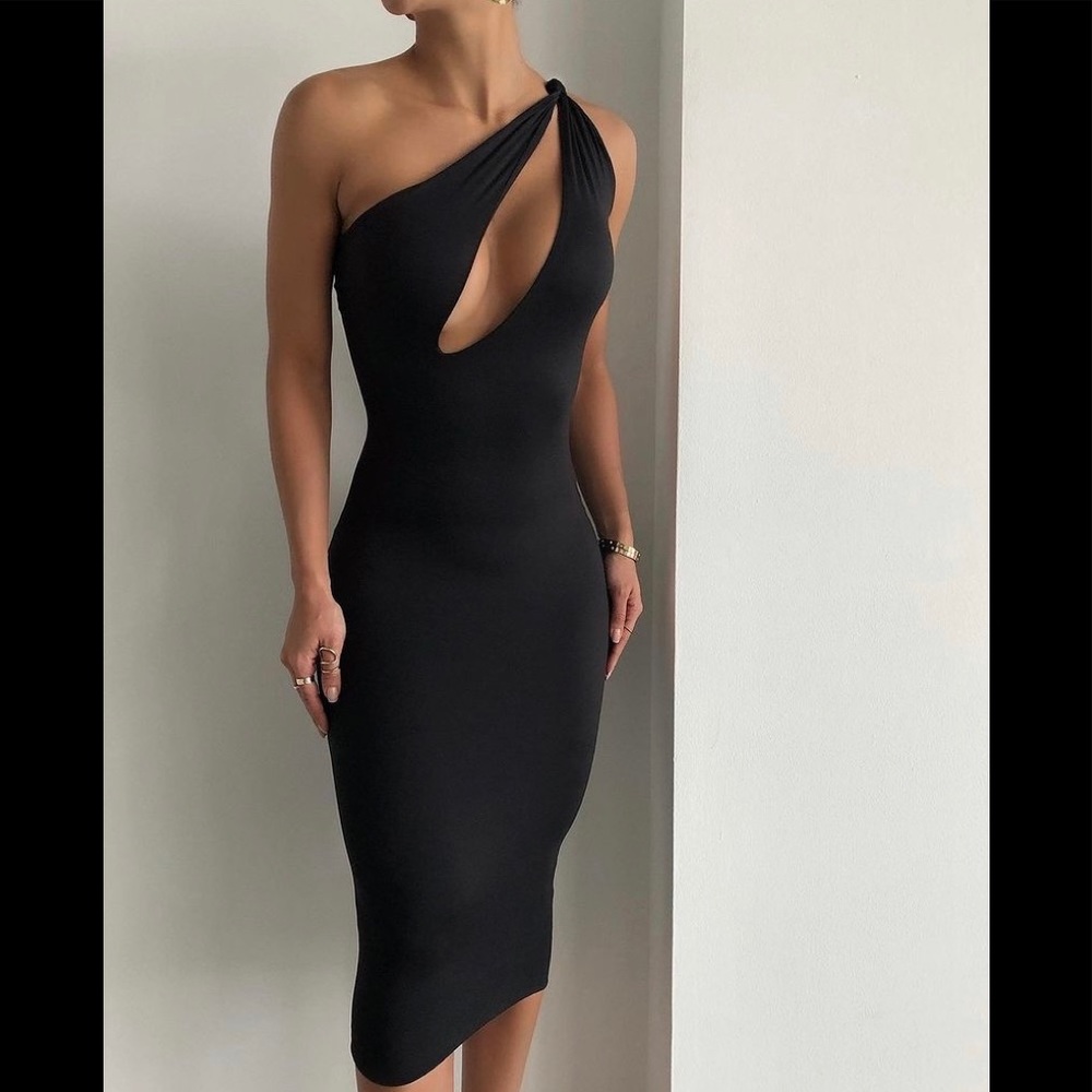 Ariana black midi cut out dress!